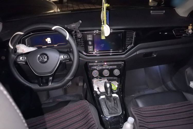 Used Volkswagen T-ROC 2020 280TSI DSG Two-Wheel Drive Comfort Version Center Console