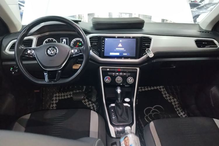 Used Volkswagen T-ROC 2020 280TSI DSG Two-Wheel-Drive Elite Version Center Console