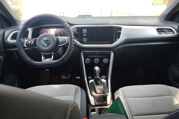 Used Volkswagen T-ROC 2020 280TSI DSG Two-Wheel Drive R-Line Pro Center Console