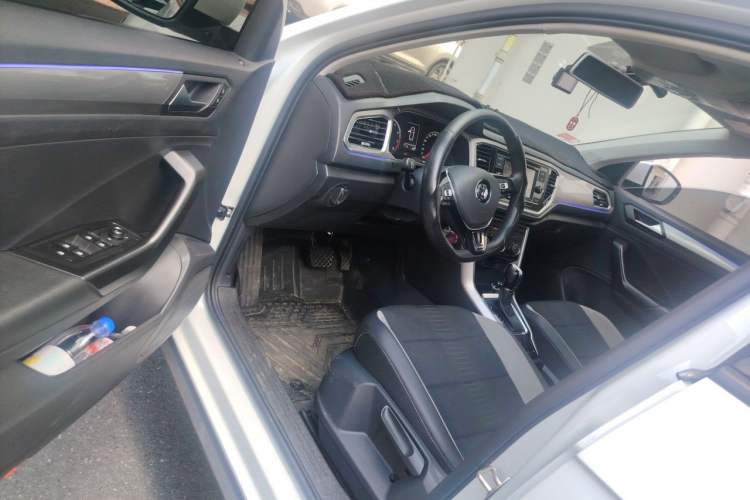 Used Volkswagen T-ROC 2020 230TSI DSG Two-Wheel Drive Advanced Version Driver Seat