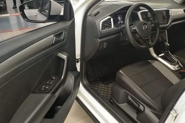 Used Volkswagen T-ROC 2020 230TSI DSG Two-Wheel Drive Advanced Version Driver Seat