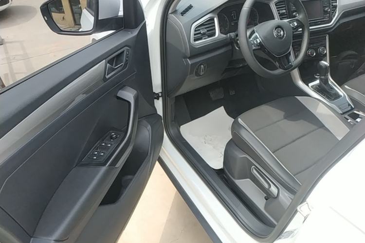 Used Volkswagen T-ROC 2020 230TSI DSG Two-Wheel Drive Advanced Version Driver Seat