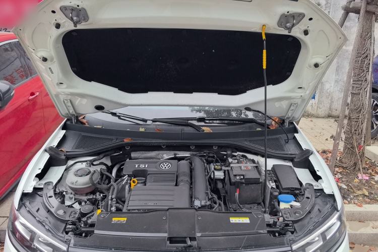 Used Volkswagen T-ROC 2020 280TSI DSG Two-Wheel Drive R-Line Pro Engine Bay