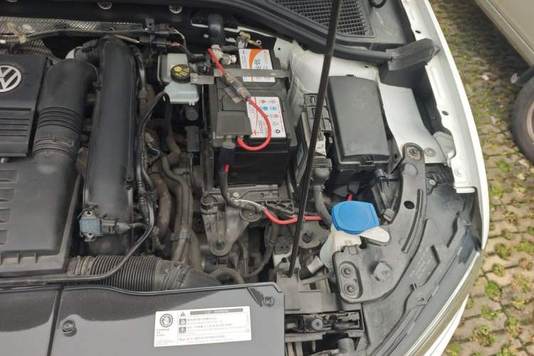 Used Volkswagen T-ROC 2020 280TSI DSG Two-Wheel-Drive Luxury Version Engine Bay Left