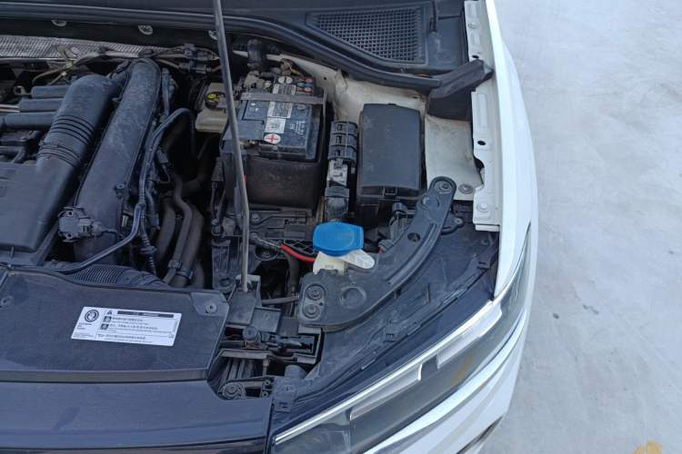 Used Volkswagen T-ROC 2020 280TSI DSG Two-Wheel-Drive Luxury Version Engine Bay Left