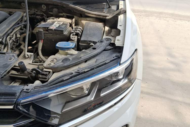 Used Volkswagen T-ROC 2020 230TSI DSG Two-Wheel Drive Advanced Version Engine Bay Left