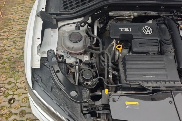 Used Volkswagen T-ROC 2020 280TSI DSG Two-Wheel-Drive Luxury Version Engine Bay Right