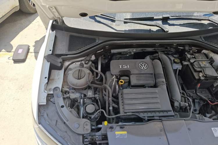 Used Volkswagen T-ROC 2020 280TSI DSG Two-Wheel-Drive Luxury Version Engine Bay Right