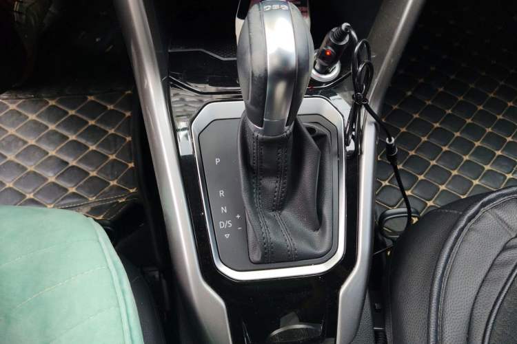 Used Volkswagen T-ROC 2020 230TSI DSG Two-Wheel Drive Advanced Version Gear Lever