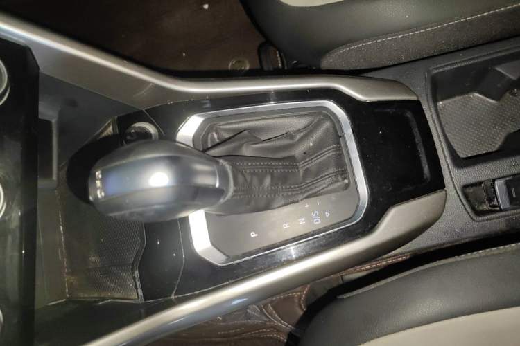 Used Volkswagen T-ROC 2020 230TSI DSG Two-Wheel Drive Advanced Version Gear Lever