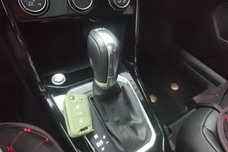 Used Volkswagen T-ROC 2020 280TSI DSG Two-Wheel Drive Comfort Version Gear Lever