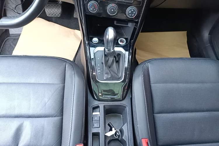 Used Volkswagen T-ROC 2020 280TSI DSG Two-Wheel Drive Comfort Version Gear Lever