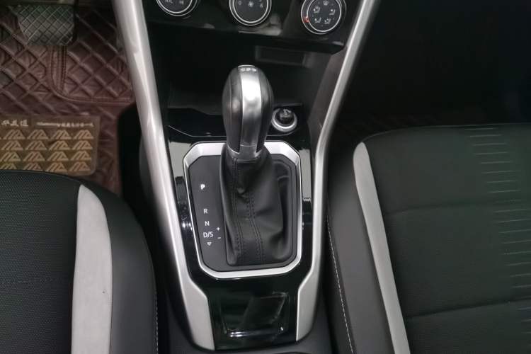 Used Volkswagen T-ROC 2020 280TSI DSG Two-Wheel Drive Advanced Version Gear Lever