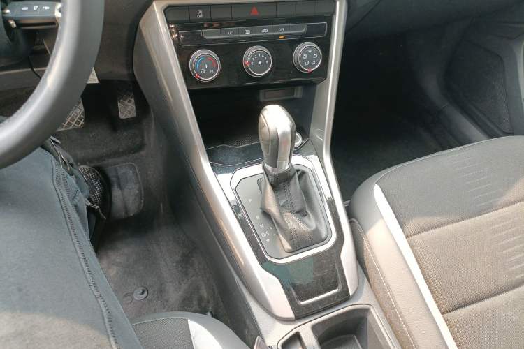 Used Volkswagen T-ROC 2020 230TSI DSG Two-Wheel Drive Advanced Version Gear Lever