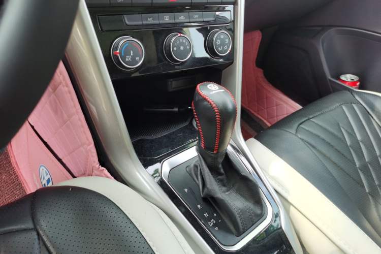 Used Volkswagen T-ROC 2020 230TSI DSG Two-Wheel Drive Advanced Version Gear Lever