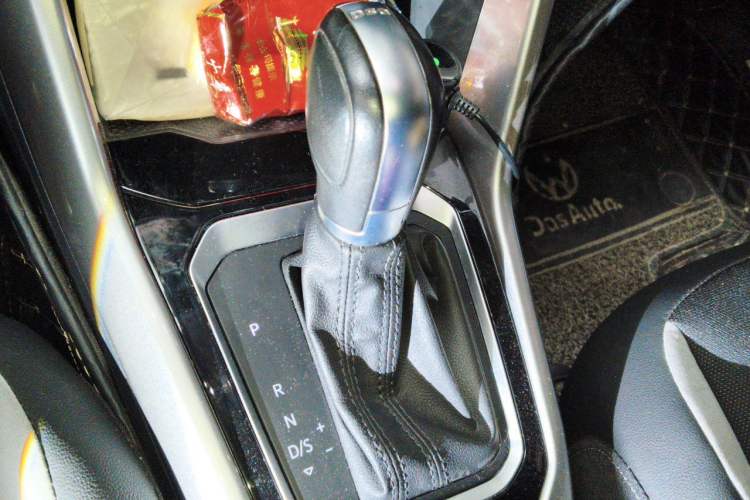 Used Volkswagen T-ROC 2020 230TSI DSG Two-Wheel Drive Advanced Version Gear Lever