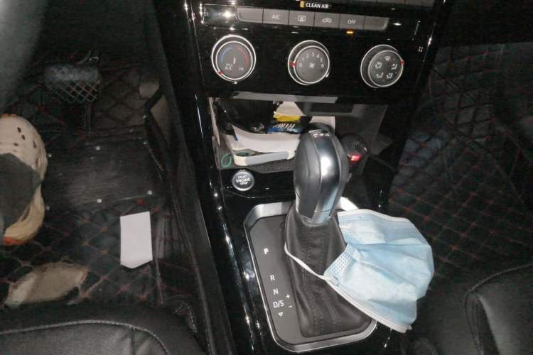 Used Volkswagen T-ROC 2020 280TSI DSG Two-Wheel Drive Comfort Version Gear Lever
