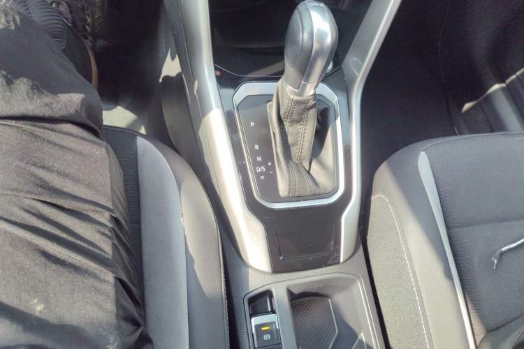 Used Volkswagen T-ROC 2020 280TSI DSG Two-Wheel Drive Advanced Version Gear Lever