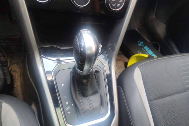 Used Volkswagen T-ROC 2020 230TSI DSG Two-Wheel Drive Advanced Version Gear Lever