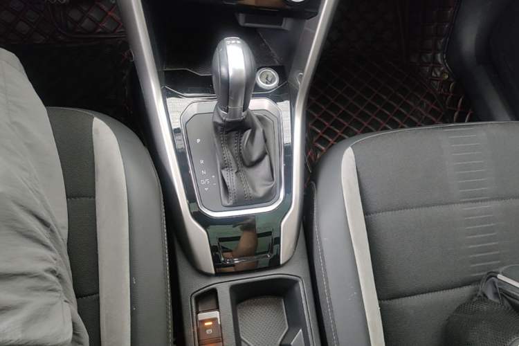 Used Volkswagen T-ROC 2020 230TSI DSG Two-Wheel Drive Advanced Version Gear Lever