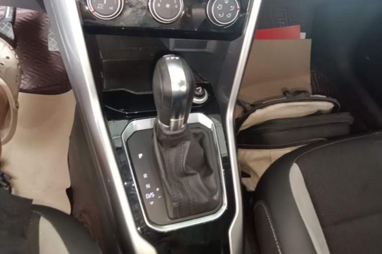 Used Volkswagen T-ROC 2020 280TSI DSG Two-Wheel-Drive Elite Version Gear Lever