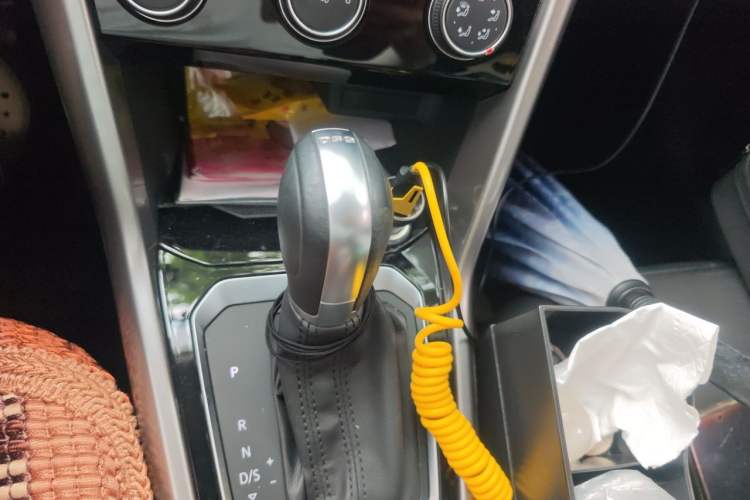 Used Volkswagen T-ROC 2020 230TSI DSG Two-Wheel Drive Advanced Version Gear Lever