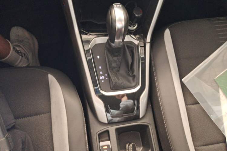Used Volkswagen T-ROC 2020 230TSI DSG Two-Wheel Drive Advanced Version Gear Lever