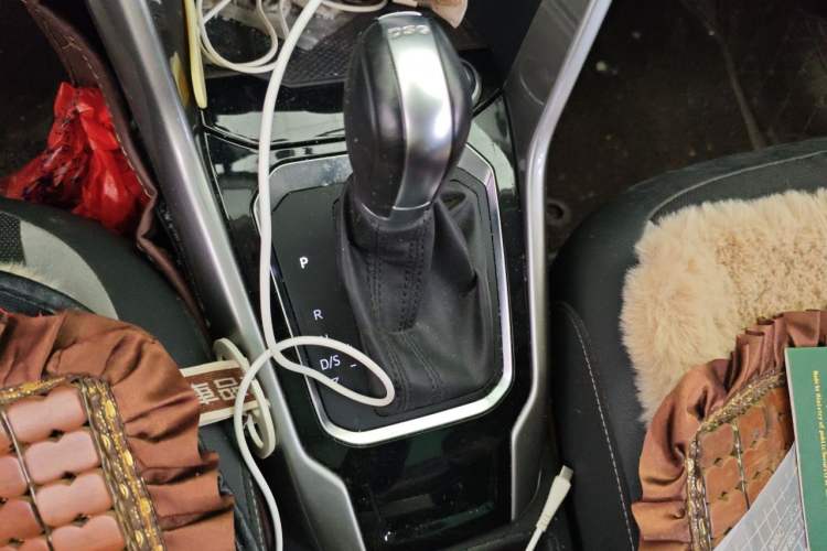 Used Volkswagen T-ROC 2020 230TSI DSG Two-Wheel Drive Advanced Version Gear Lever