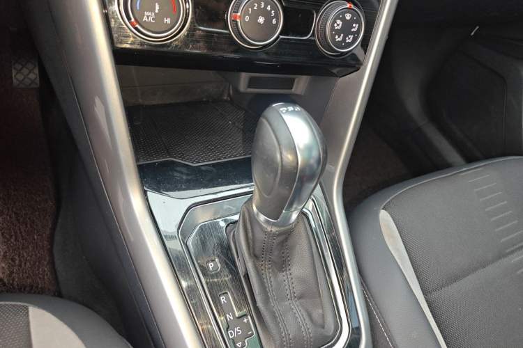 Used Volkswagen T-ROC 2020 280TSI DSG Two-Wheel Drive Advanced Version Gear Lever
