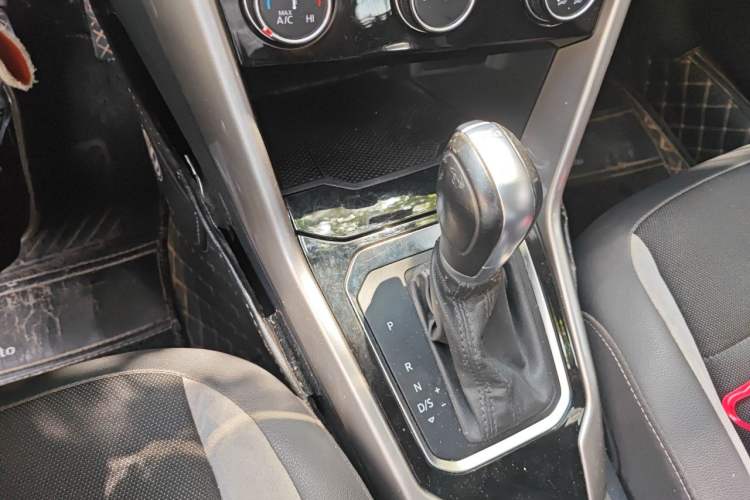 Used Volkswagen T-ROC 2020 230TSI DSG Two-Wheel Drive Advanced Version Gear Lever