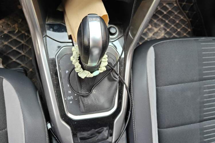 Used Volkswagen T-ROC 2020 230TSI DSG Two-Wheel Drive Advanced Version Gear Lever