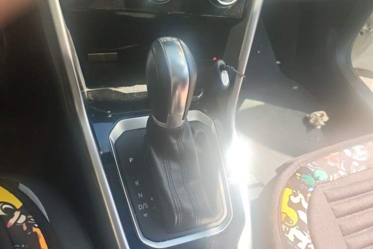 Used Volkswagen T-ROC 2020 230TSI DSG Two-Wheel Drive Advanced Version Gear Lever