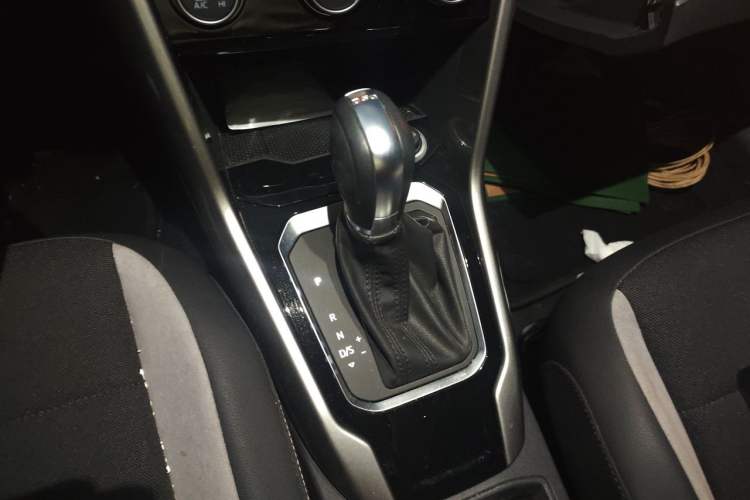 Used Volkswagen T-ROC 2020 280TSI DSG Two-Wheel Drive Advanced Version Gear Lever