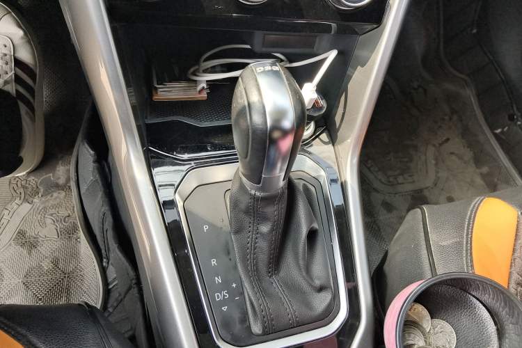 Used Volkswagen T-ROC 2020 230TSI DSG Two-Wheel Drive Advanced Version Gear Lever