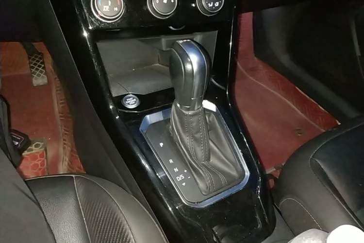 Used Volkswagen T-ROC 2020 280TSI DSG Two-Wheel Drive Comfort Version Gear Lever