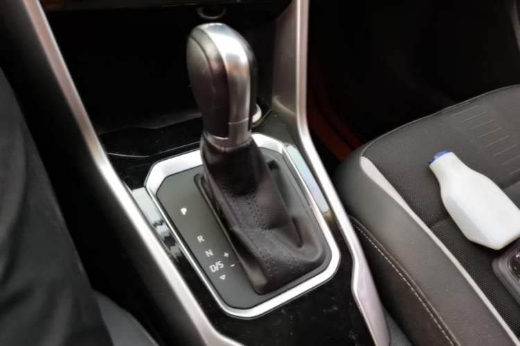 Used Volkswagen T-ROC 2020 230TSI DSG Two-Wheel Drive Advanced Version Gear Lever