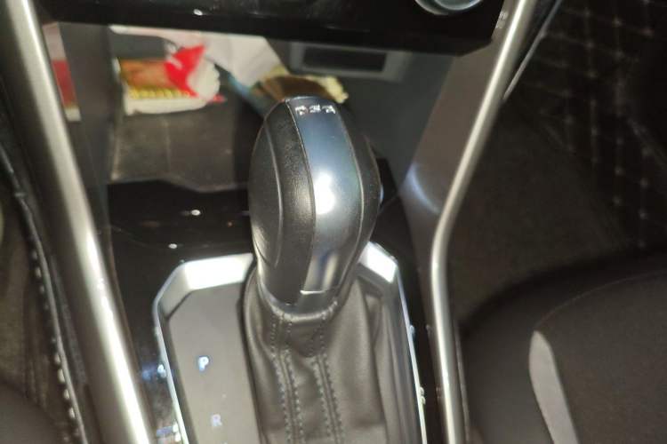 Used Volkswagen T-ROC 2020 230TSI DSG Two-Wheel Drive Advanced Version Gear Lever