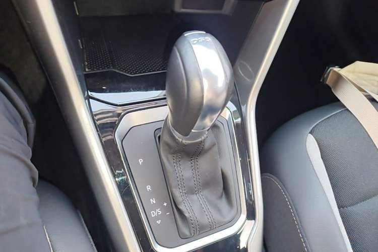 Used Volkswagen T-ROC 2020 230TSI DSG Two-Wheel Drive Advanced Version Gear Lever