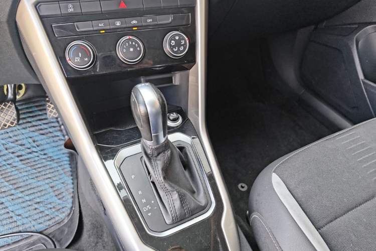 Used Volkswagen T-ROC 2020 230TSI DSG Two-Wheel Drive Advanced Version Gear Lever