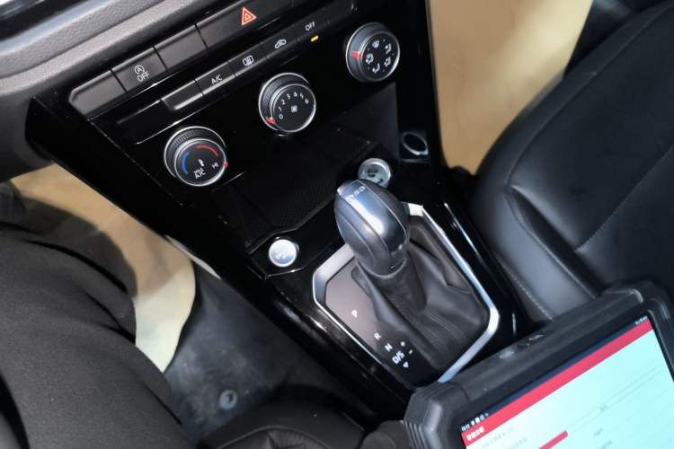 Used Volkswagen T-ROC 2020 280TSI DSG Two-Wheel Drive Comfort Version Gear Lever