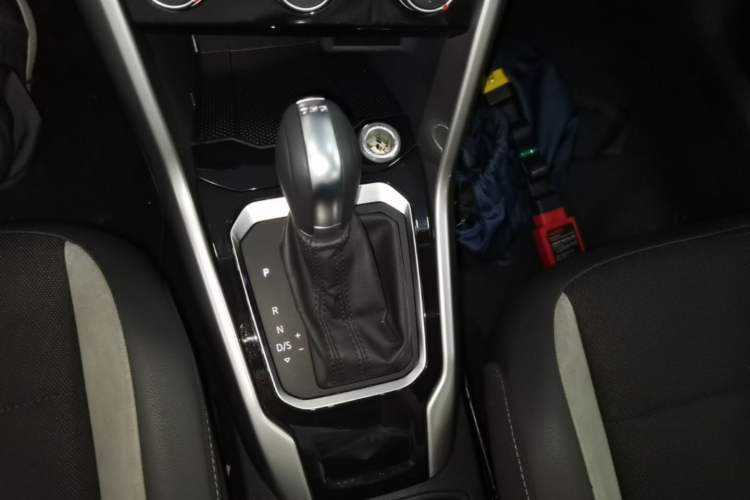 Used Volkswagen T-ROC 2020 230TSI DSG Two-Wheel Drive Advanced Version Gear Lever