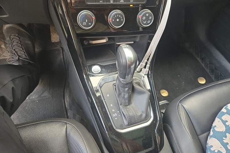 Used Volkswagen T-ROC 2020 280TSI DSG Two-Wheel Drive Comfort Version Gear Lever