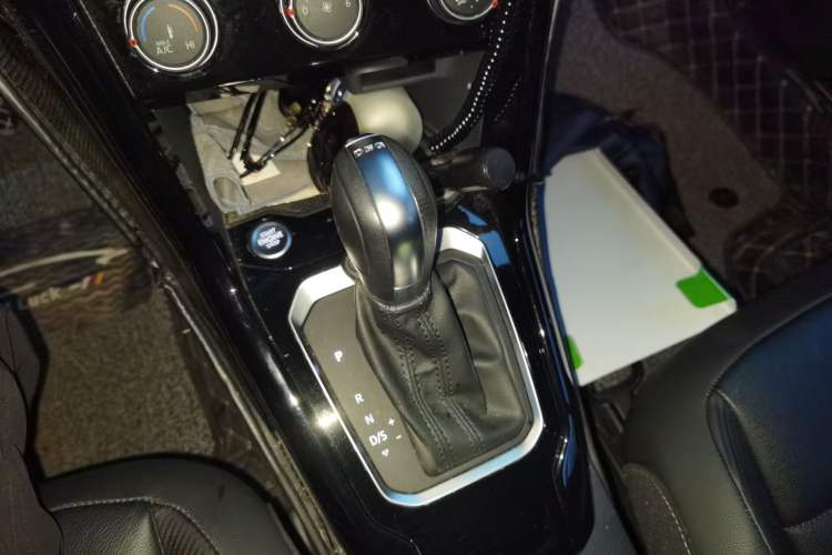 Used Volkswagen T-ROC 2020 280TSI DSG Two-Wheel Drive Comfort Version Gear Lever