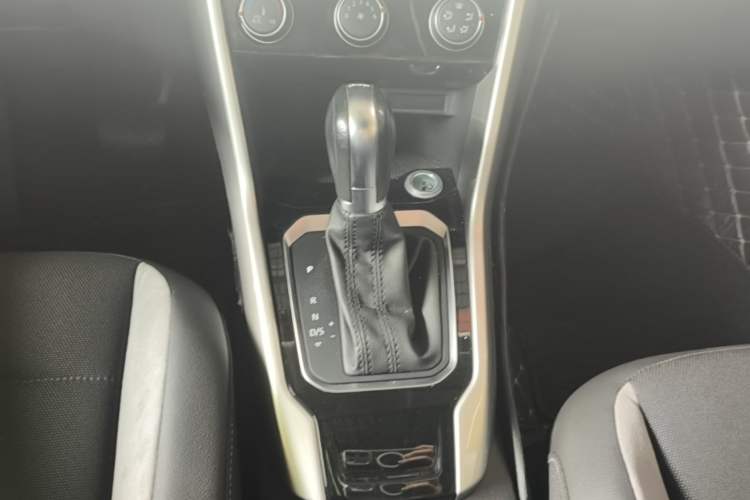 Used Volkswagen T-ROC 2020 230TSI DSG Two-Wheel Drive Advanced Version Gear Lever