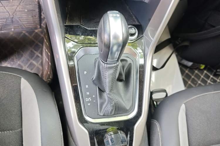 Used Volkswagen T-ROC 2020 280TSI DSG Two-Wheel-Drive Elite Version Gear Lever