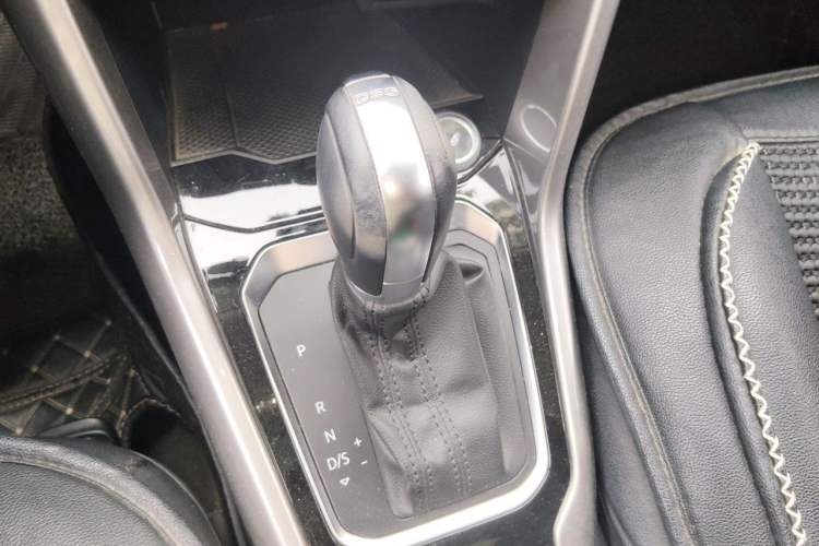 Used Volkswagen T-ROC 2020 280TSI DSG Two-Wheel Drive Advanced Version Gear Lever