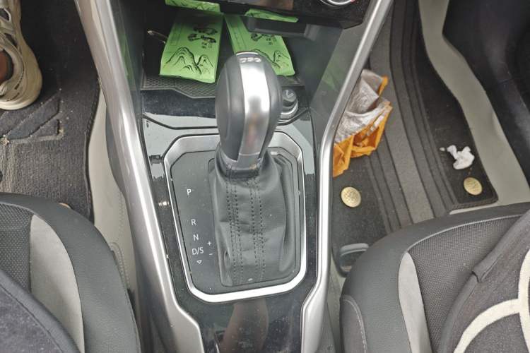 Used Volkswagen T-ROC 2020 230TSI DSG Two-Wheel Drive Advanced Version Gear Lever