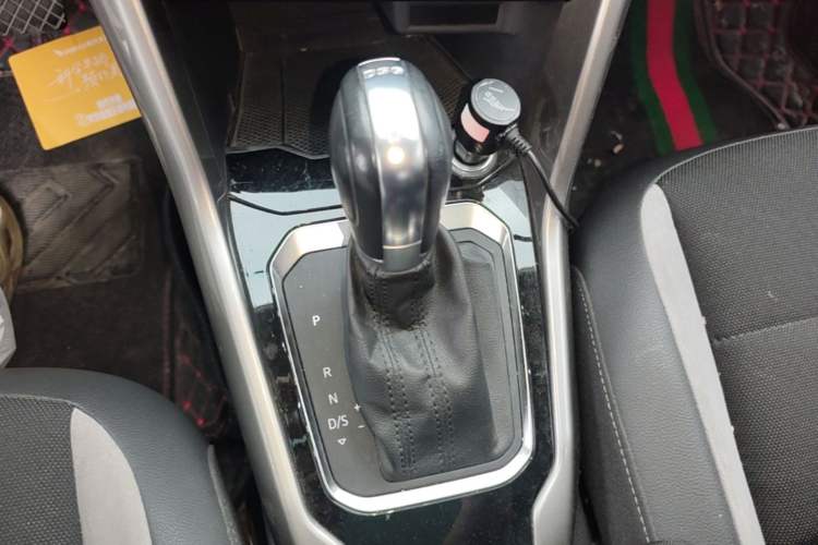 Used Volkswagen T-ROC 2020 230TSI DSG Two-Wheel Drive Advanced Version Gear Lever