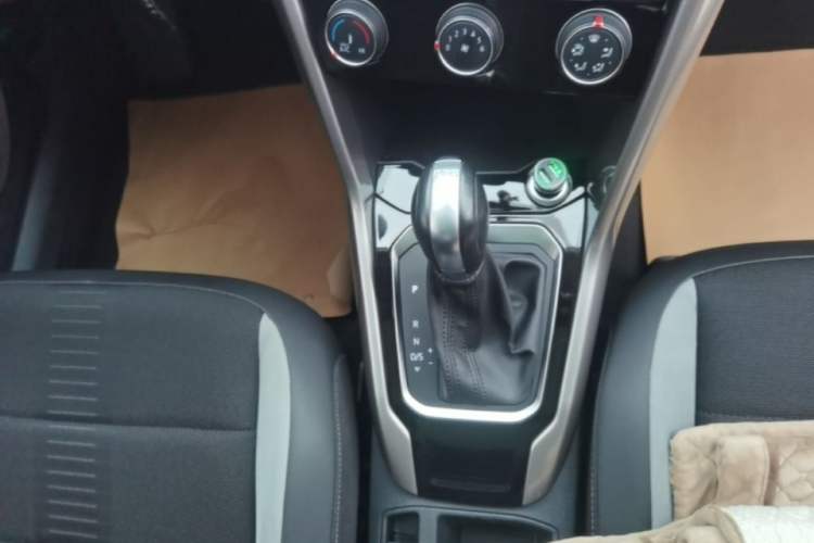 Used Volkswagen T-ROC 2020 230TSI DSG Two-Wheel Drive Advanced Version Gear Lever