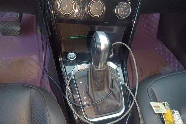 Used Volkswagen T-ROC 2020 280TSI DSG Two-Wheel Drive Comfort Version Gear Lever